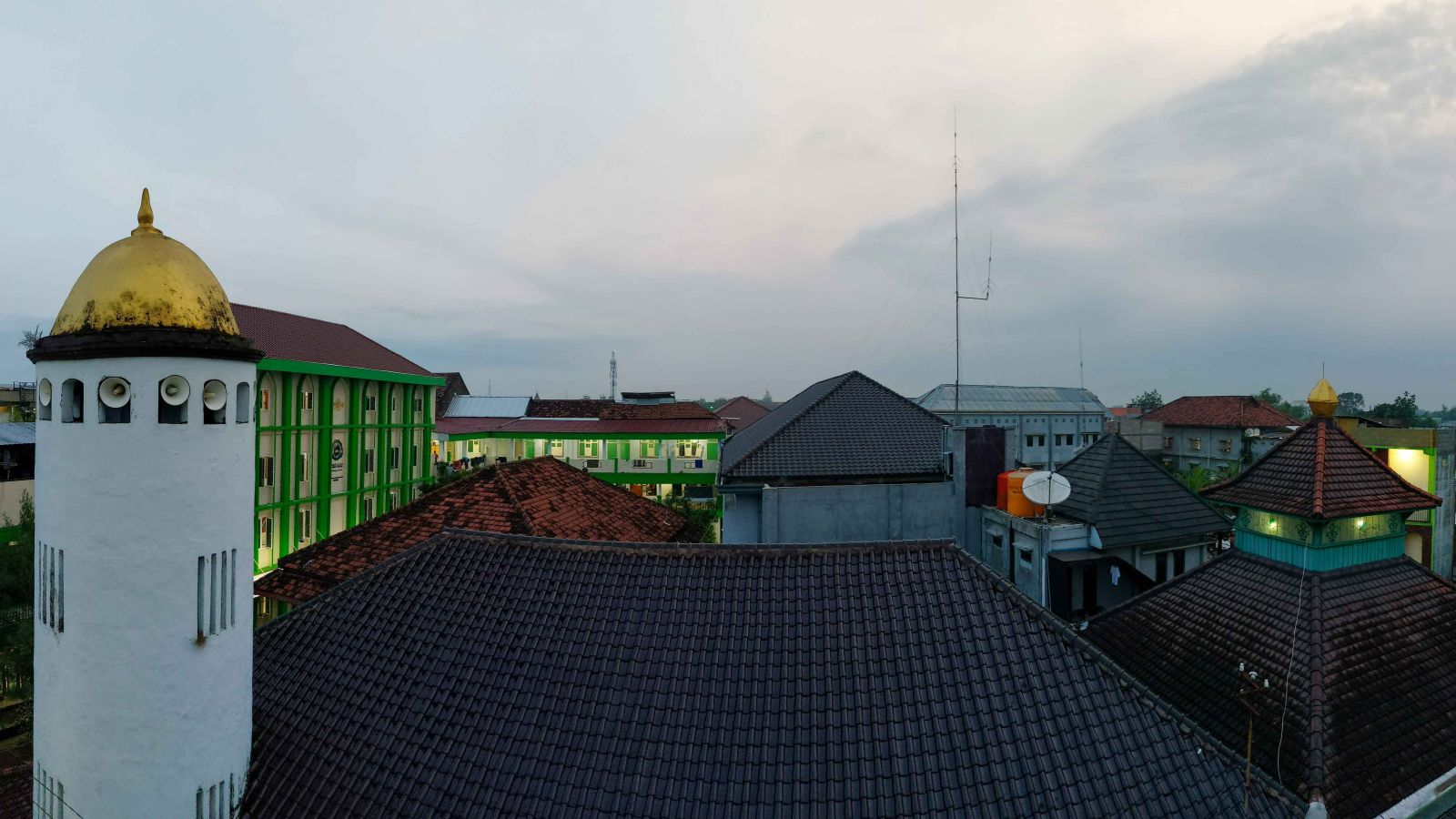 Masjid Bahrul Ulum: Tempat Ibadah yang Menyatu dengan Kehidupan Sekolah